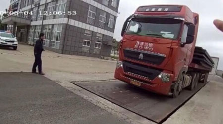 貨車過磅現(xiàn)場